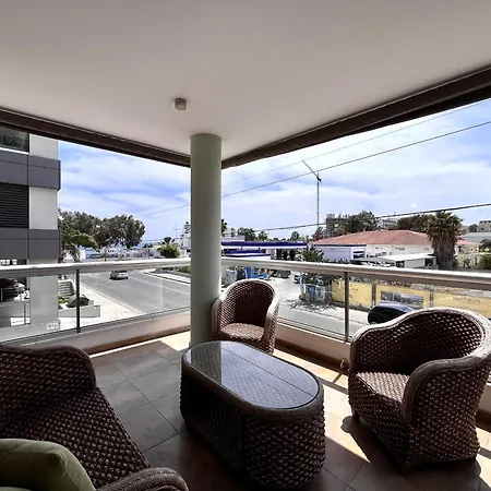 Neo Coast Apartment *