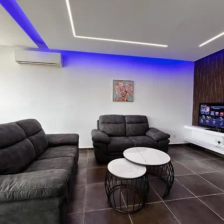 Neo Coast Apartment *